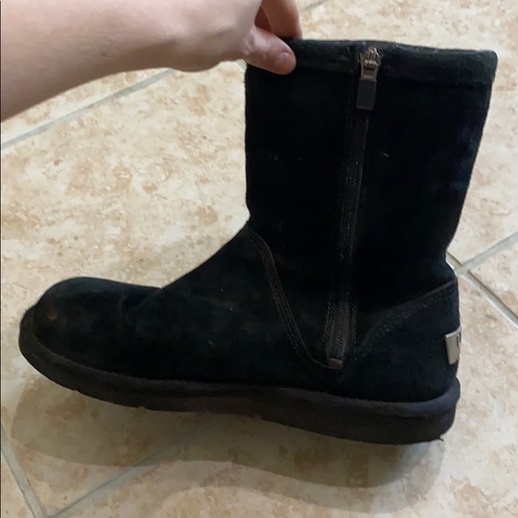 Women’s Black Uggs with Zipper - Picture 4 of 4
